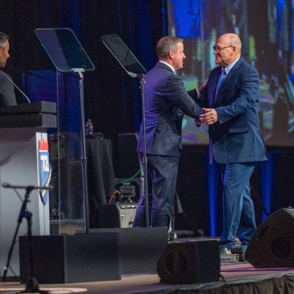 Perry Carter honored as TCA 2025 Professional Driver of the Year for Cargo Transporters